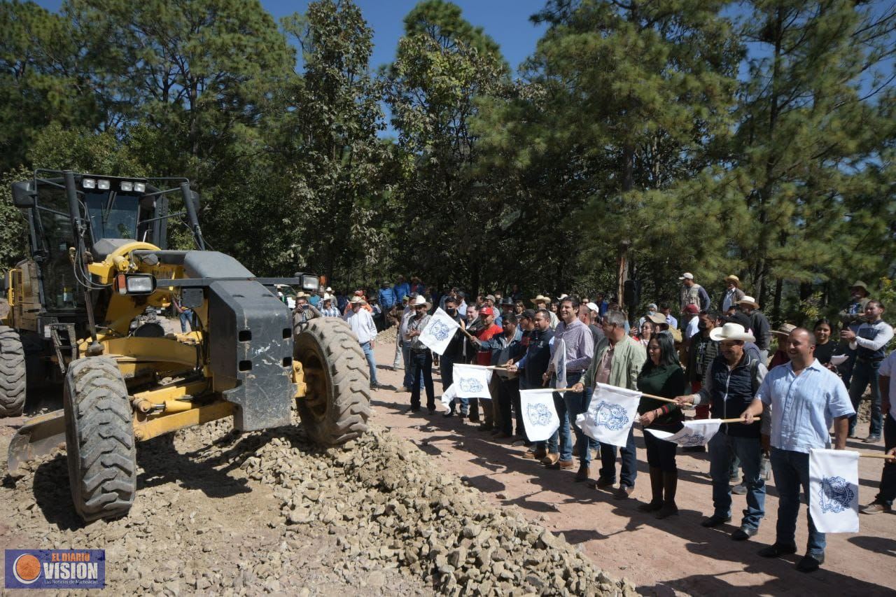 Reconstruye Alfonso Martínez caminos rurales de Morelia