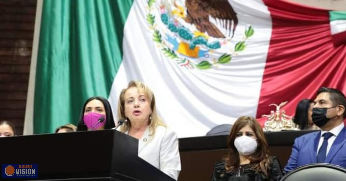 María Elena Serrano, propone inscribir en letras de oro, leyenda 