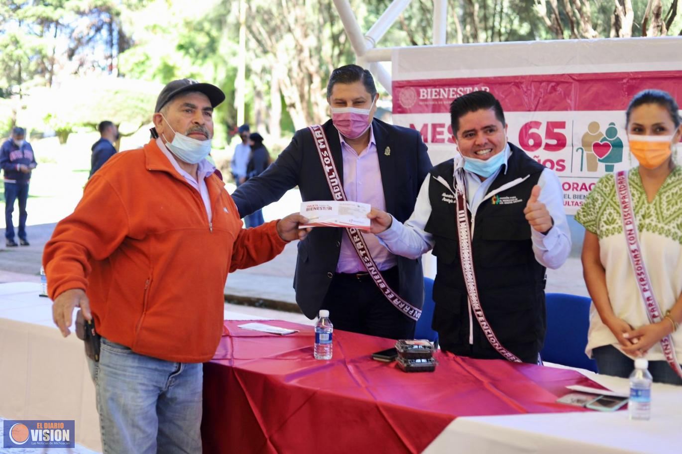 Incorporan beneficiarios a pensión para adulto mayor en Uruapan