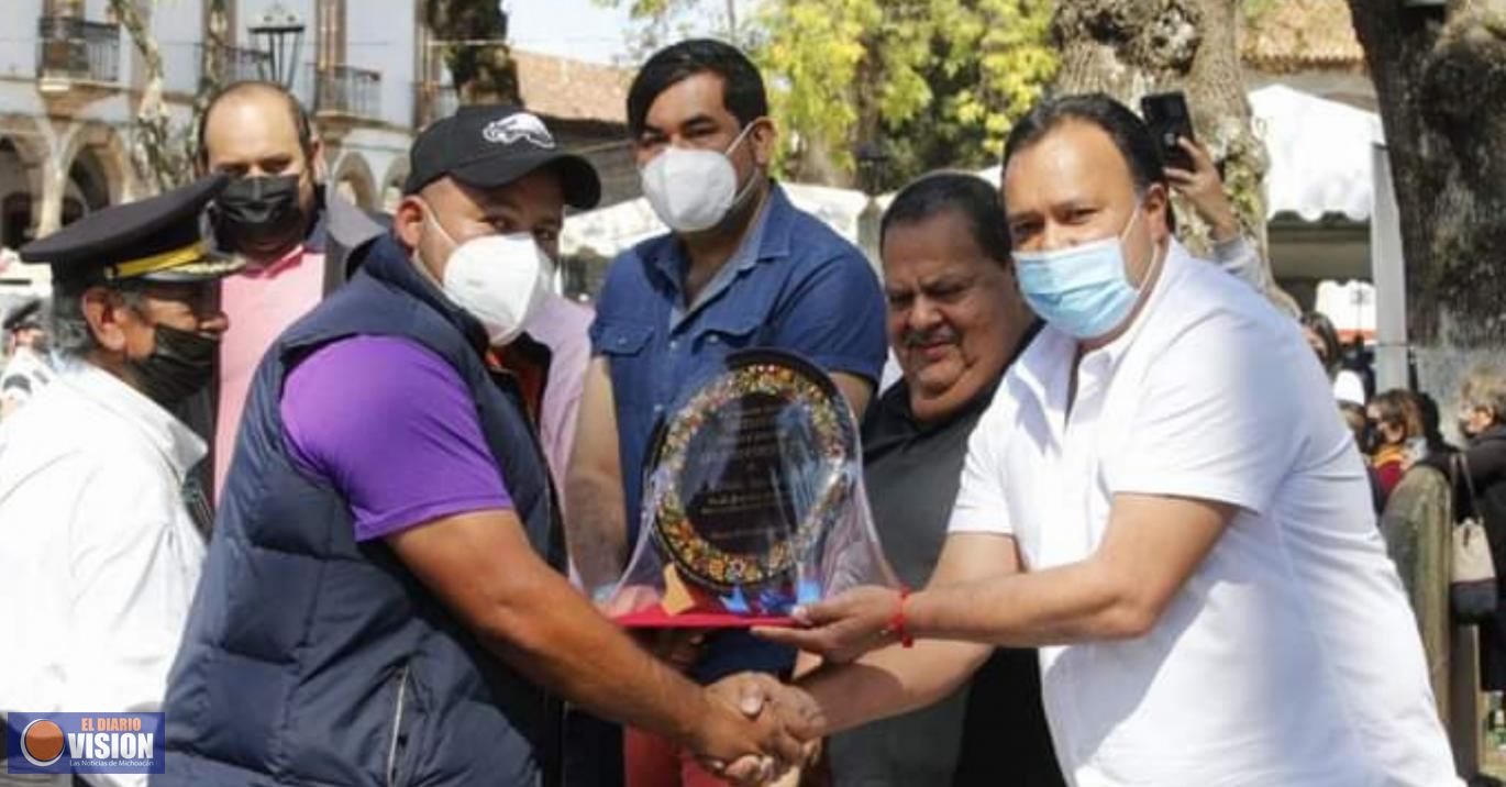 Otorgan reconocimiento, al patzcuarense distinguido, Alfredo Saavedra