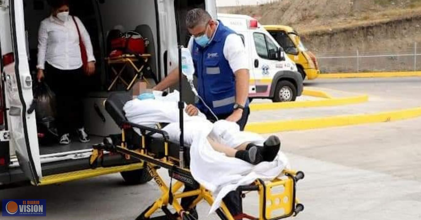 Auxilian a michoacanos accidentados en carretera Joquicingo-Malinalco
