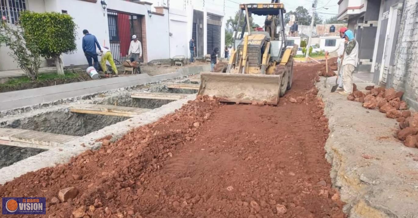Gobierno de Maravatío, realiza obras de pavimentación para mejorar imágen 