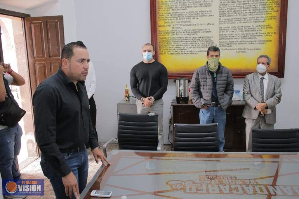SEE, emtrega insumos sanitarios a escuelas de Huandacareo 