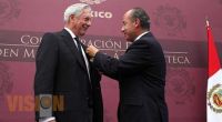 Condecora Presidente Felipe Calderón a Mario Vargas Llosa