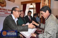 Entrega del Reconocimiento al Escritor
