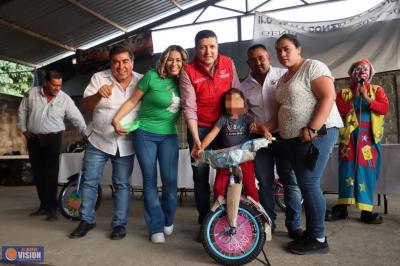 Reconoce Vicente Gómez a la niñez y a las mamás con festejos en el Distrito XIX