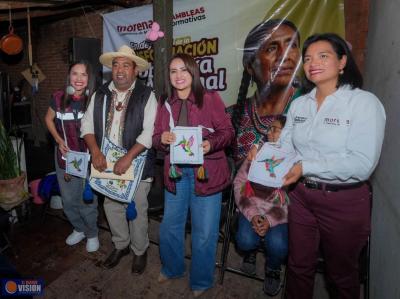 Gladys Butanda construye comunidad en San Francisco Uricho