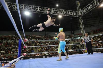 Con gran función de lucha libre, Alfonso Martínez reinaugura el Domo Bicentenario