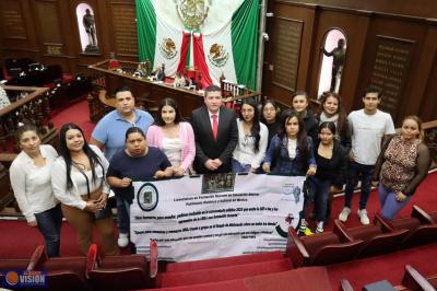 Vicente Gómez le cumple al sector magisterial del distrito XIX